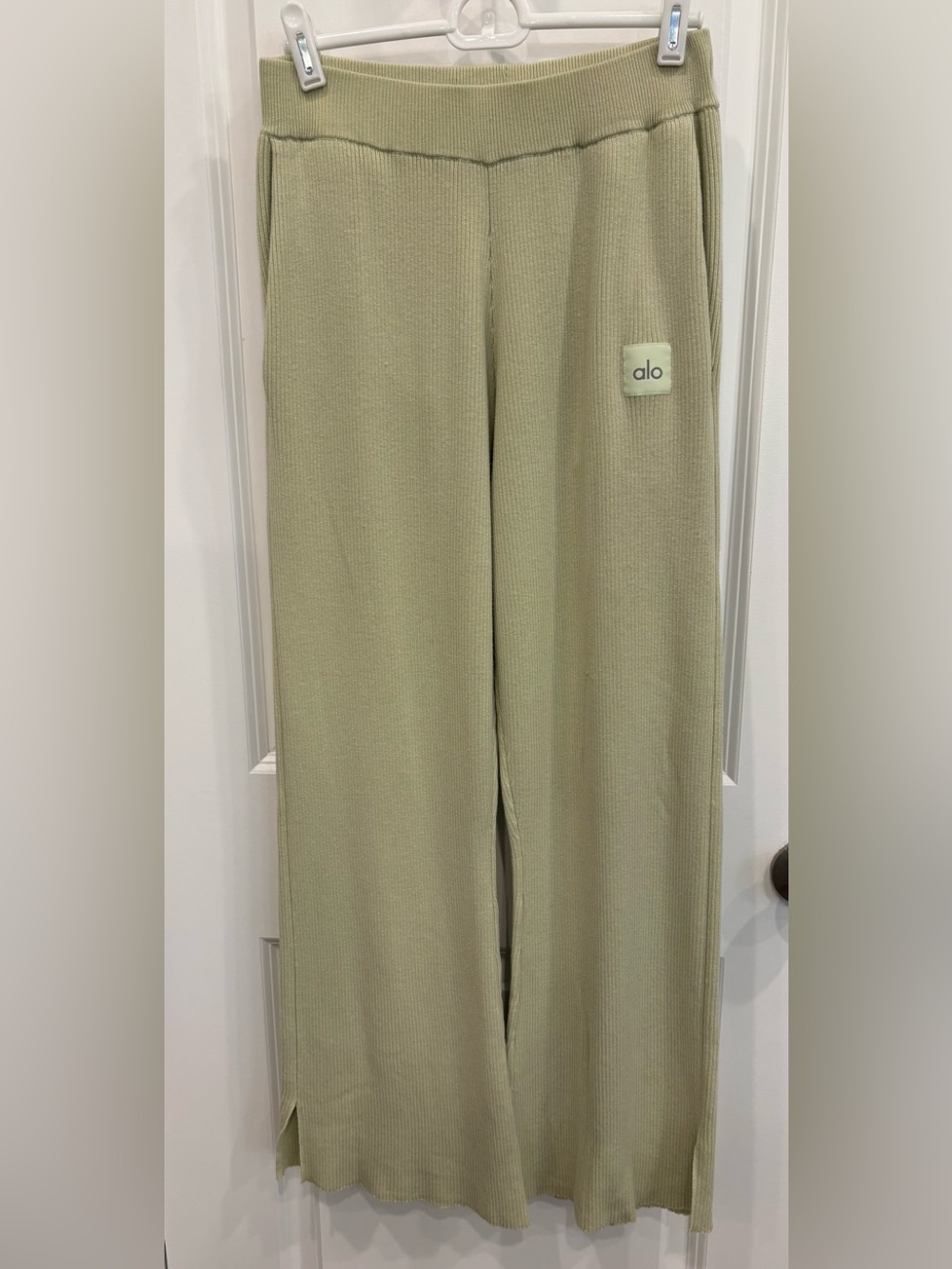 ALO Yoga Wide-Leg Ribbed Knit Pants in Sage Green ( WAIST 13-19") Small
